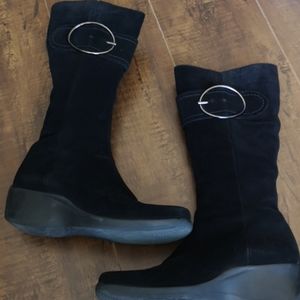 La Canadienne Suede boots